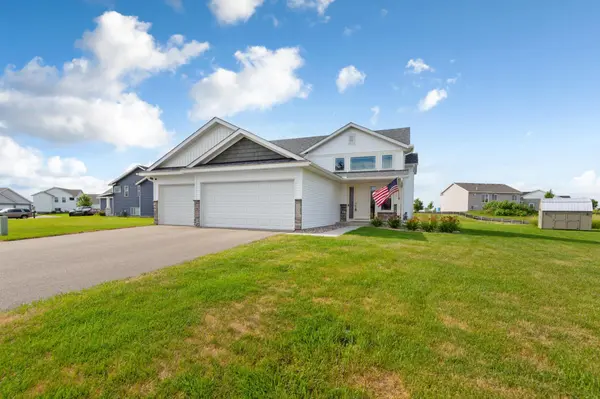1220 Ivy WAY, Faribault, MN 55021