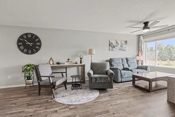 38268 Explorer CIR, North Branch, MN 55056