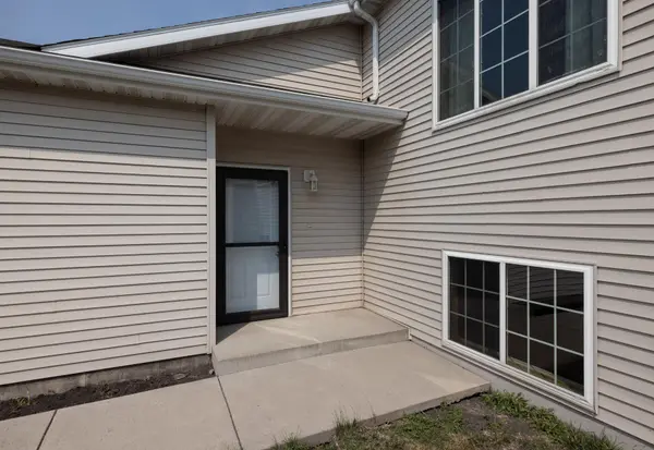 2524 31st AVE S, Moorhead, MN 56560