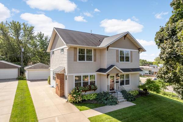 1636 Saunders AVE, Saint Paul, MN 55116