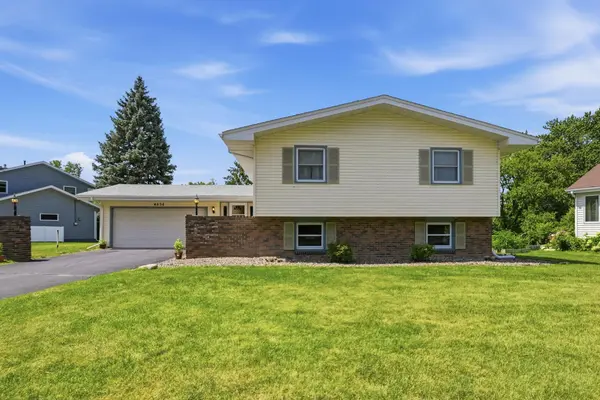 4636 Heritage Hills DR, Bloomington, MN 55437