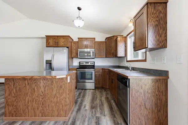 1224 S Beach WAY, West Fargo, ND 58078