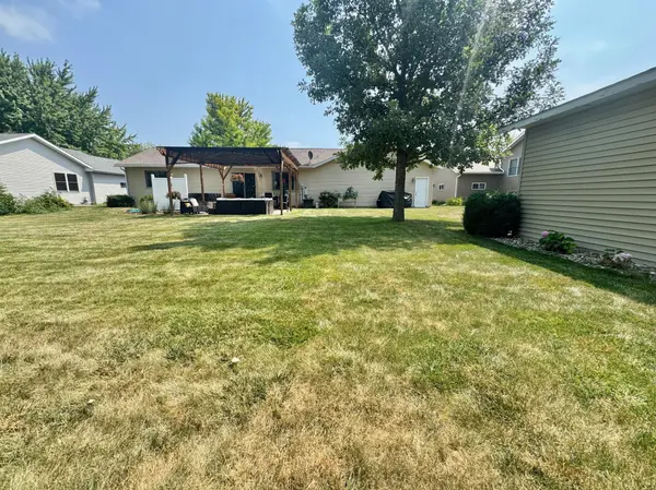 702 S Saratoga ST, Marshall, MN 56258