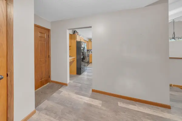 6864 Jeremy CT, Eden Prairie, MN 55346