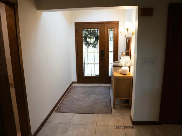 990 Blackoak RD, Eau Claire, WI 54701