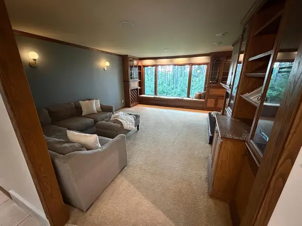 990 Blackoak RD, Eau Claire, WI 54701
