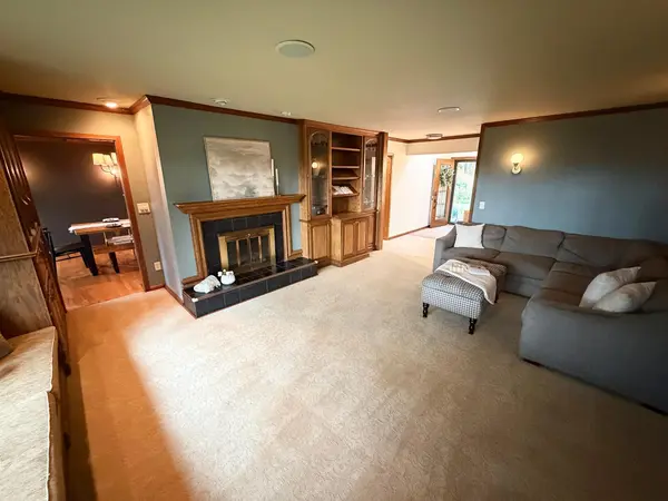 990 Blackoak RD, Eau Claire, WI 54701