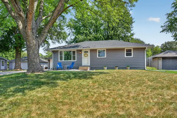 1257 Guthrie AVE N, Oakdale, MN 55128