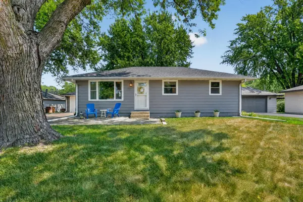 1257 Guthrie AVE N, Oakdale, MN 55128
