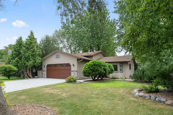 9791 Ives LN N, Maple Grove, MN 55369