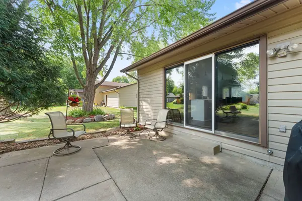 9791 Ives LN N, Maple Grove, MN 55369