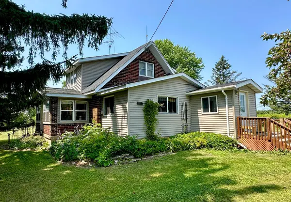 312 10th ST, Clear Lake, WI 54005