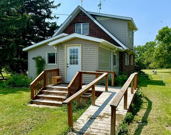 312 10th ST, Clear Lake, WI 54005