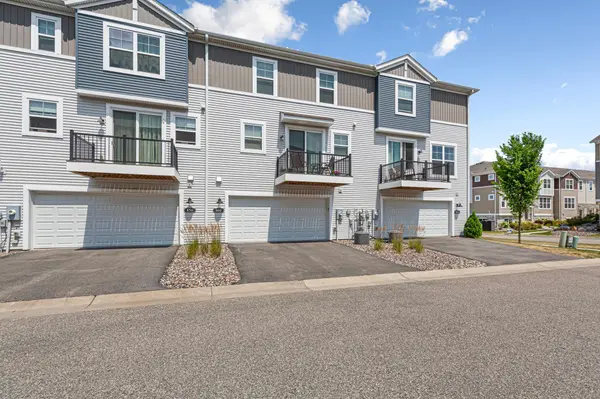 860 Roselyn DR, Victoria, MN 55386