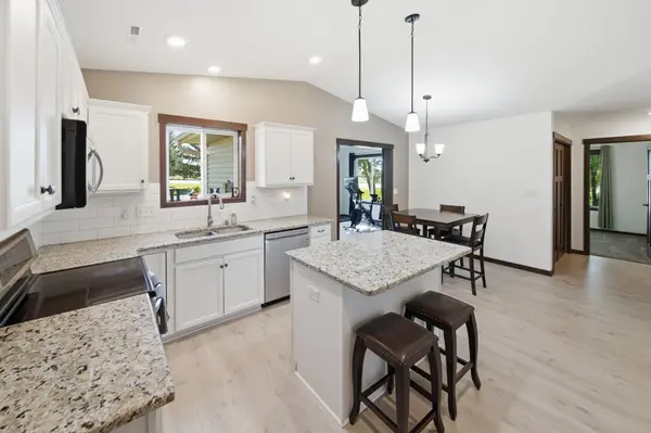 148 Highland CIR, Zumbrota, MN 55992