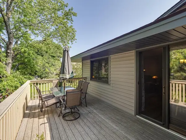 7201 Pontiac CIR, Chanhassen, MN 55317