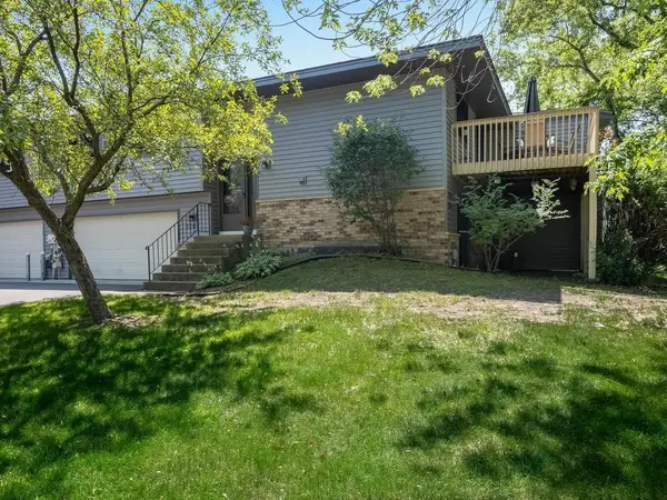 7201 Pontiac CIR, Chanhassen, MN 55317