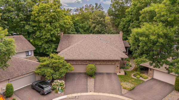 1106 Hollybrook RD, Wayzata, MN 55391