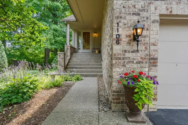 1106 Hollybrook RD, Wayzata, MN 55391