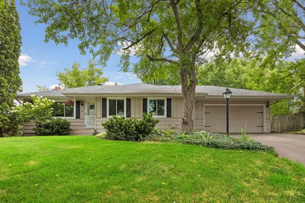 13101 Oakland DR, Burnsville, MN 55337