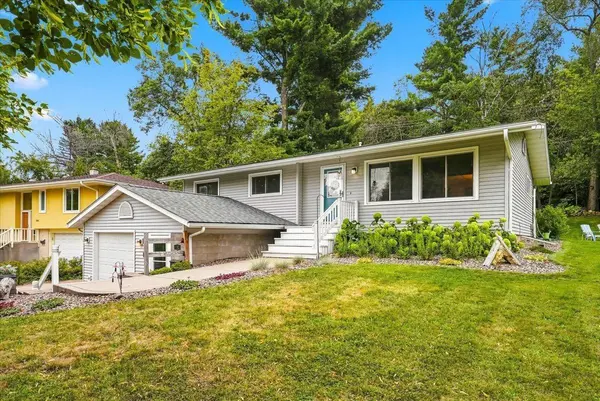 942 Morgan RD, River Falls, WI 54022