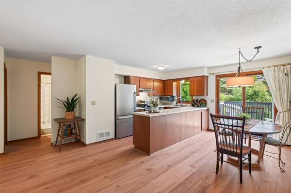 408-410 Cardigan RD, Shoreview, MN 55126