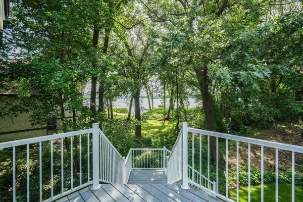 5710 Oakview LN N, Plymouth, MN 55442