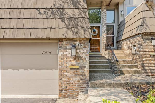 10304 Berkshire RD, Bloomington, MN 55437