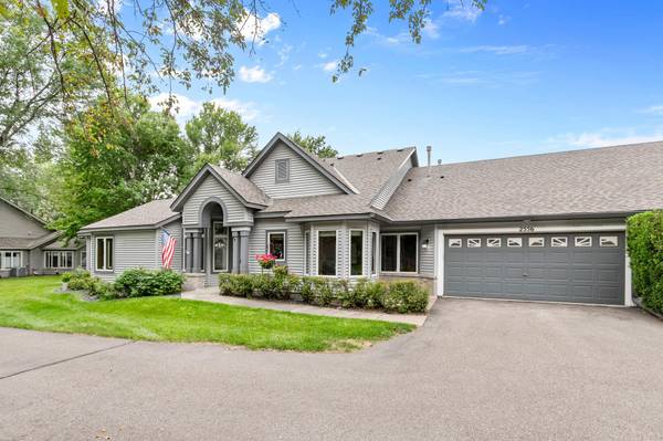 2556 Sumac RDG, White Bear Lake, MN 55110