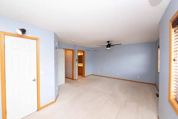 8663 Quarry Ridge LN #F, Woodbury, MN 55125