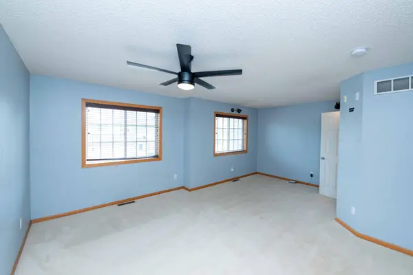 8663 Quarry Ridge LN #F, Woodbury, MN 55125