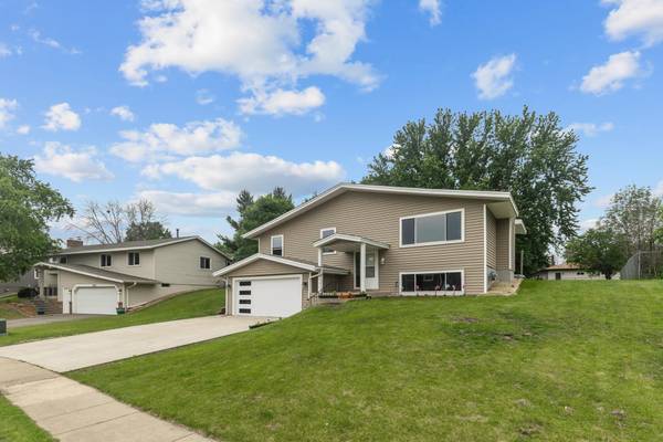 4990 148th PATH W, Apple Valley, MN 55124