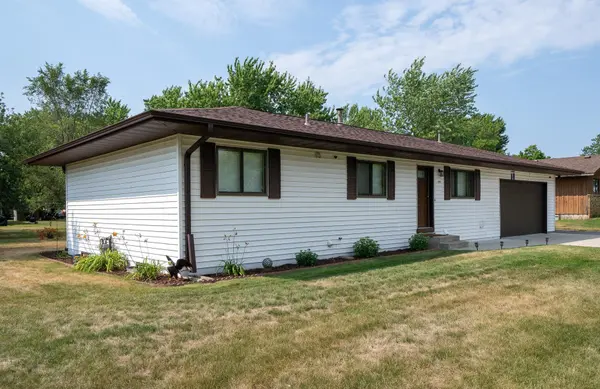 806 Callaway ST E, Saint Joseph, MN 56374