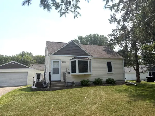 6880 Rustic LN, Circle Pines, MN 55014