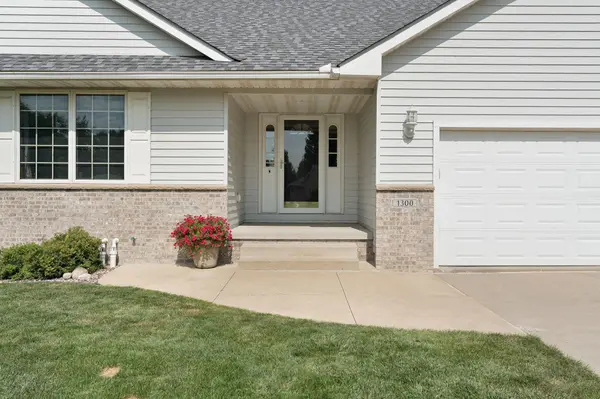 1300 26th ST SW, Austin, MN 55912