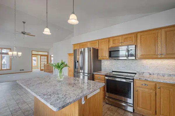14313 Savanna Oaks DR, Savage, MN 55378