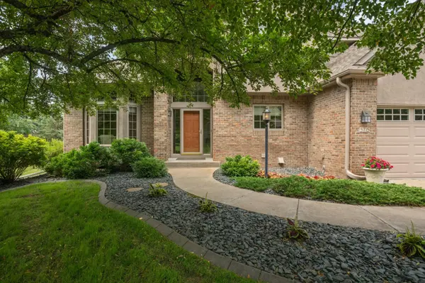 5715 Pond DR, Shoreview, MN 55126