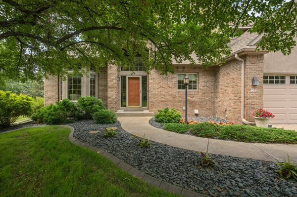 5715 Pond DR, Shoreview, MN 55126