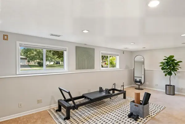 10909 Oak Knoll TER S, Minnetonka, MN 55305