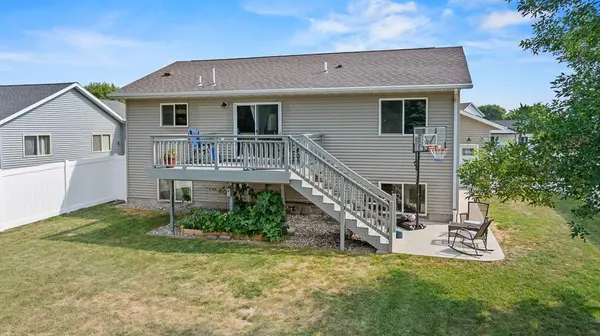 513 Harriett DR, Marshall, MN 56258