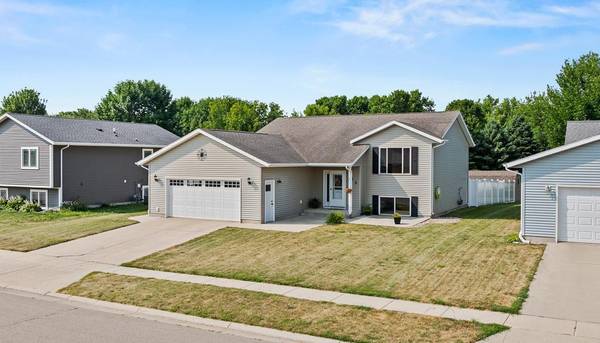 513 Harriett DR, Marshall, MN 56258