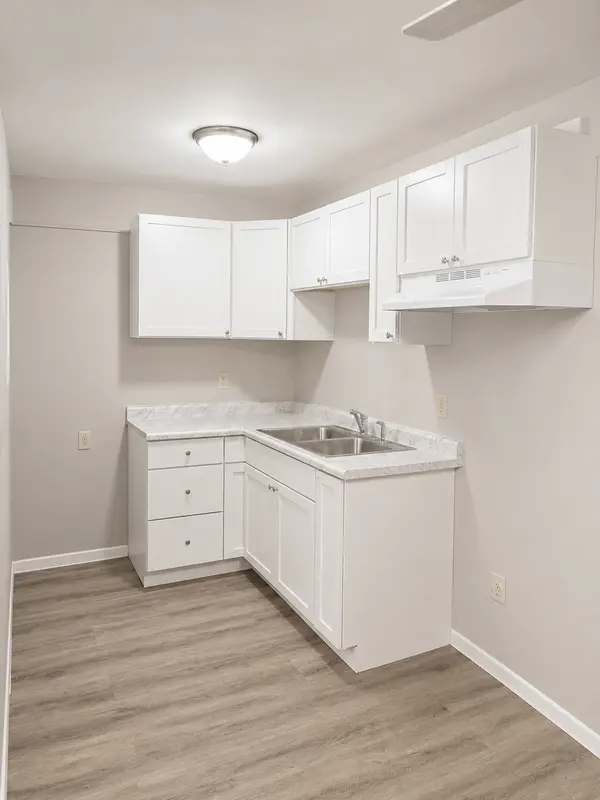 800 Hackberry DR #H-3, Marshall, MN 56258