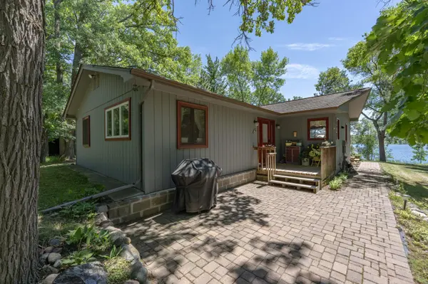 8811 Ossawinnamakee RD, Breezy Point, MN 56472