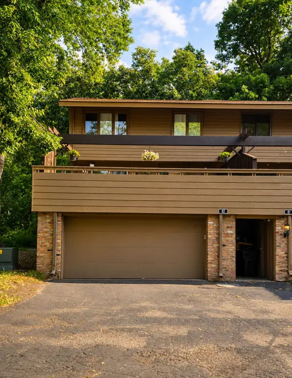 82 Birnamwood DR, Burnsville, MN 55337
