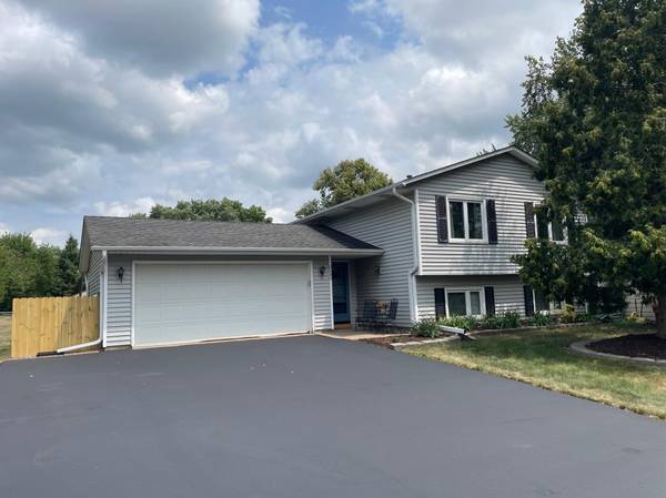 8946 72nd ST S, Cottage Grove, MN 55016