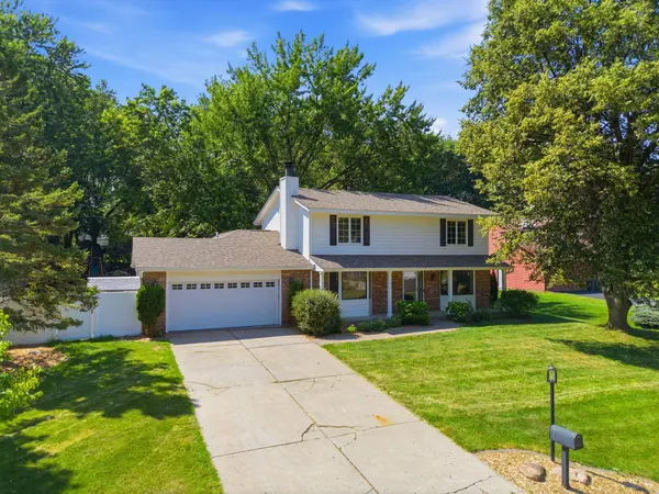 7610 Heritage RD, Eden Prairie, MN 55346