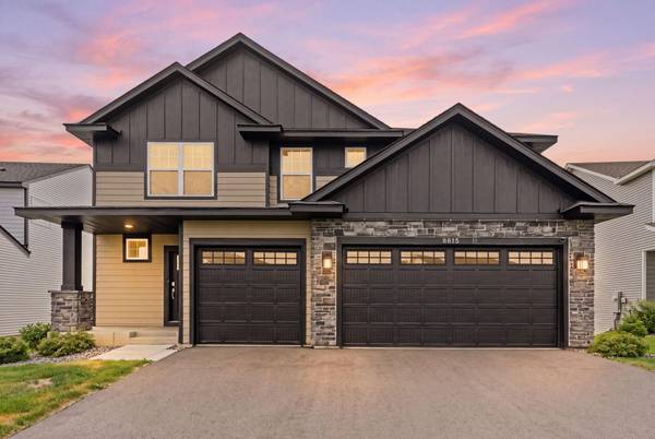 8813 Periwinkle BLVD, Woodbury, MN 55129