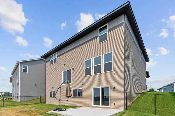 8813 Periwinkle BLVD, Woodbury, MN 55129