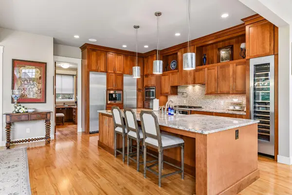 2224 Portico GN, Wayzata, MN 55391