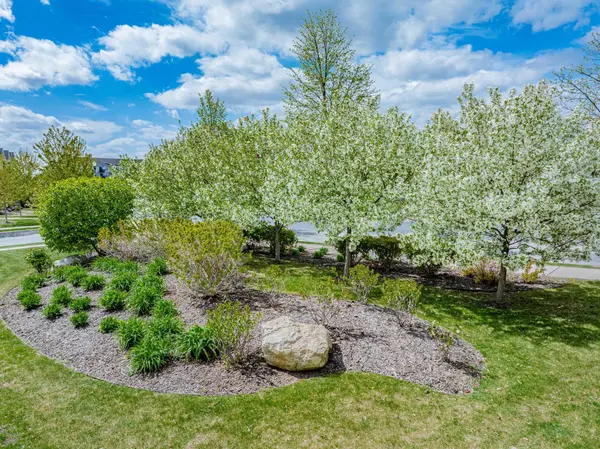 2952 Clover Ridge DR, Chaska, MN 55318